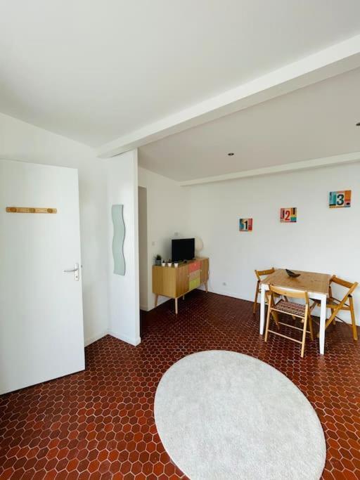 Studio Cosy Et Lumineux De 35M2 A Romagnat Apartment Luaran gambar