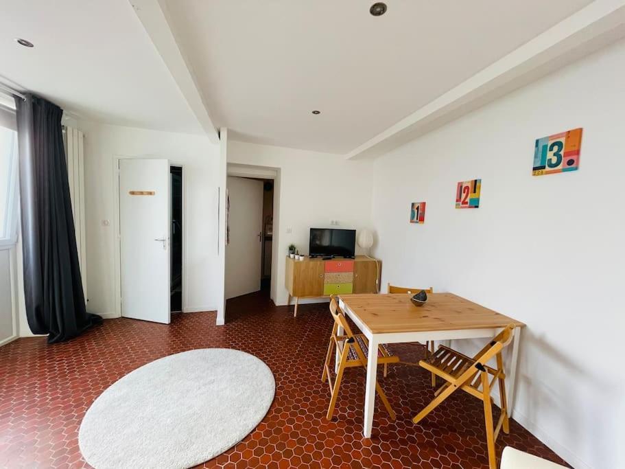 Studio Cosy Et Lumineux De 35M2 A Romagnat Apartment Luaran gambar